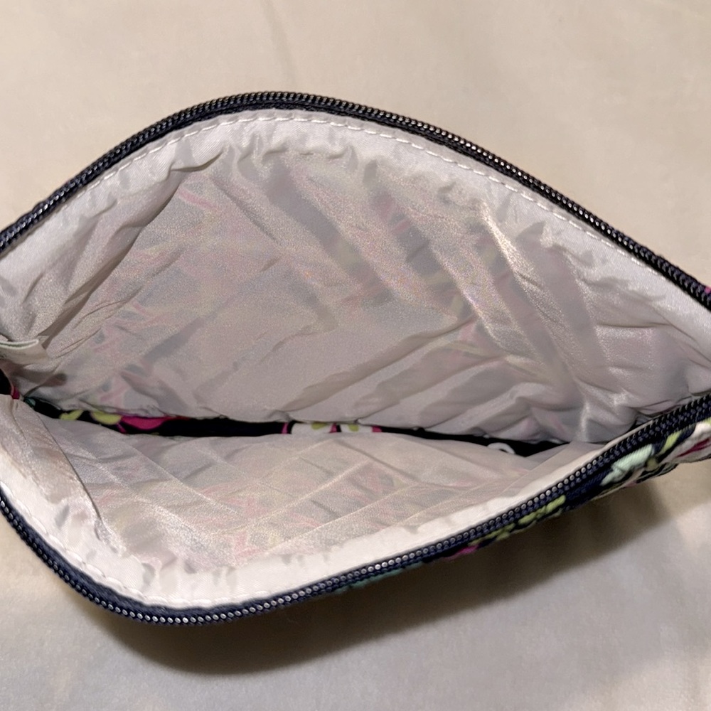 Vera Bradley Ribbons Navy Floral Quilted Zippered Cosmetic Bag 9"x 6" NWOT - Picture 4 of 4